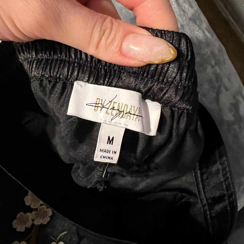 Silky pants - Picture 7 of 7